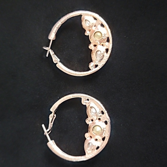 Hoop Earrings In Rose Gold Color With Large Crystals - Picture 3 of 4